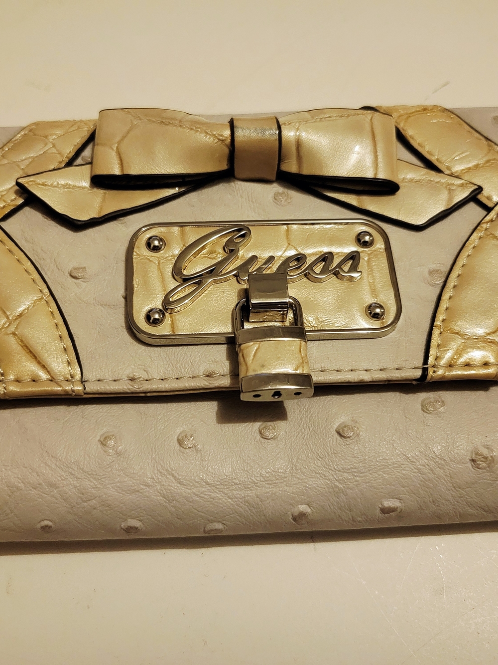 Vintage GUESS Cream and Gold Bow-Trim Quilted Clutch